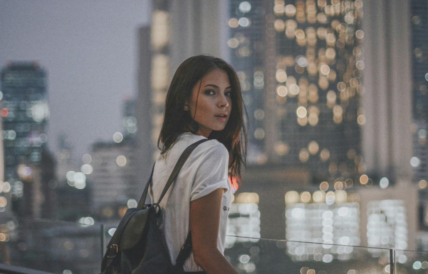 Detailaufnahme gesunder Haarstruktur unter Vergrößerung